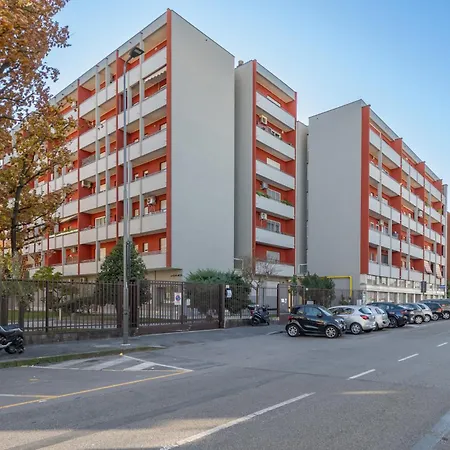 Loft Alessandro アパート *